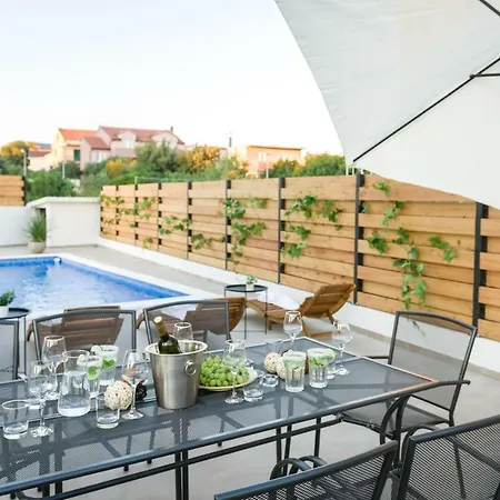 Tamara * Brodarica (Sibenik-Knin)