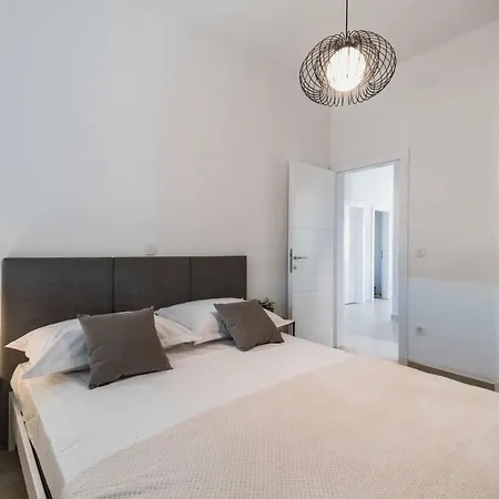 Tamara Vila Brodarica (Sibenik-Knin)