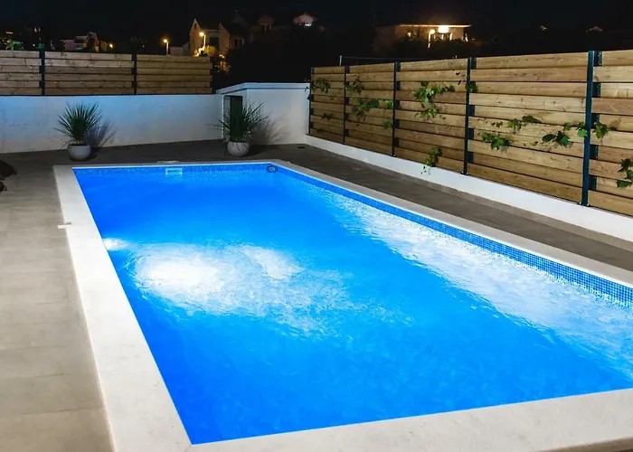 Tamara * Brodarica (Sibenik-Knin)