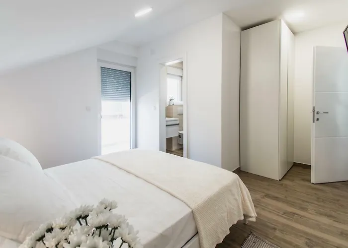 Tamara * Brodarica (Sibenik-Knin)