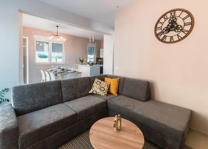 Tamara * Brodarica (Sibenik-Knin)